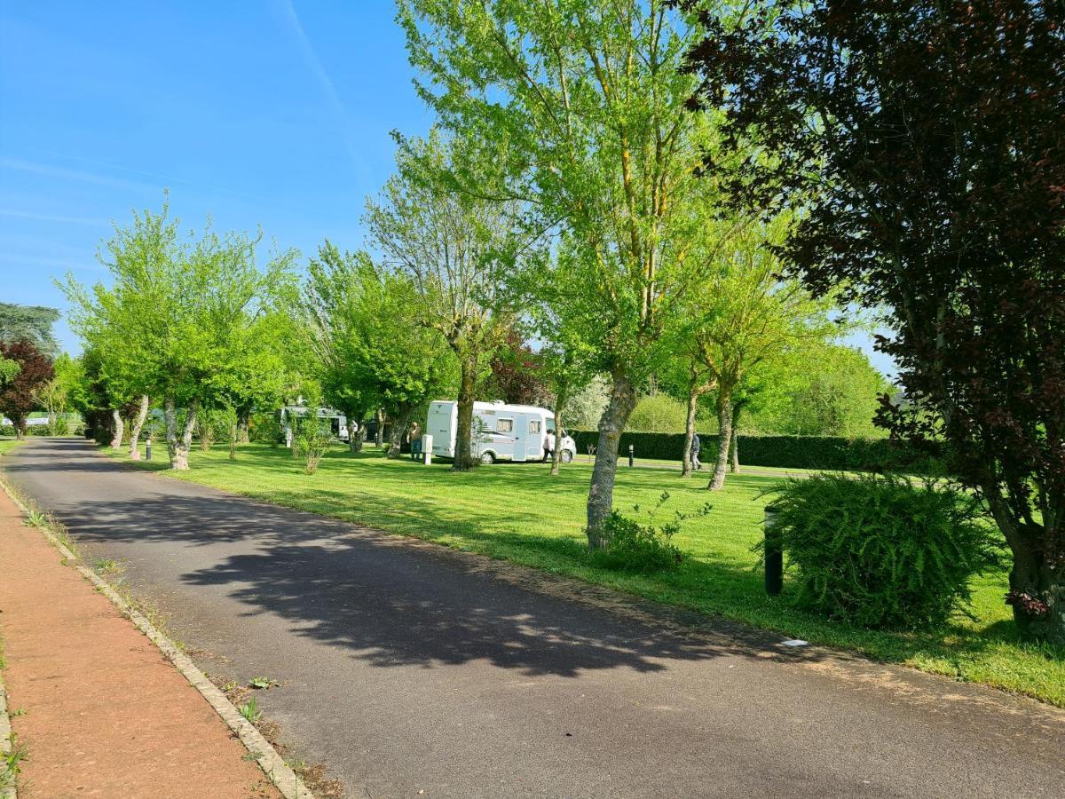 Resort & Camping - Val De Braye Bessé-sur-Braye Buitenkant foto