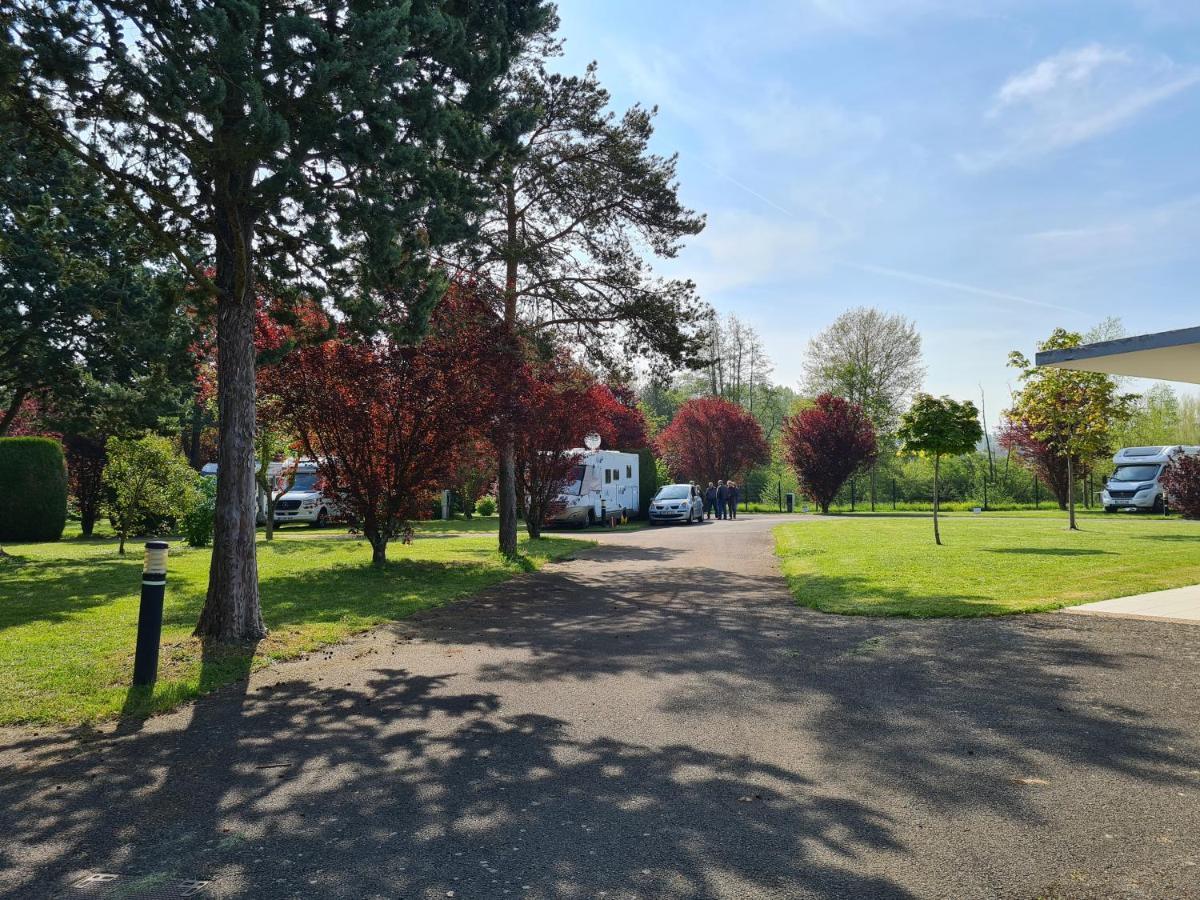 Resort & Camping - Val De Braye Bessé-sur-Braye Buitenkant foto